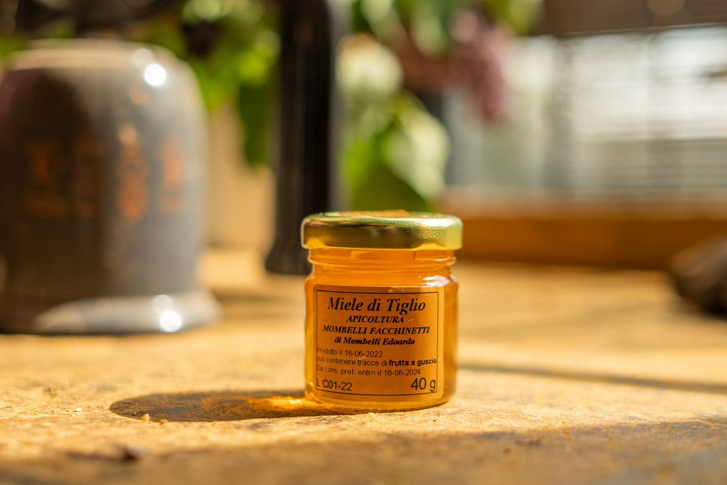 Vasetto di miele di tiglio artigianale Apicoltura Mombelli, miele chiaro e aromatico ideale per tisane e latte caldo 40 gr