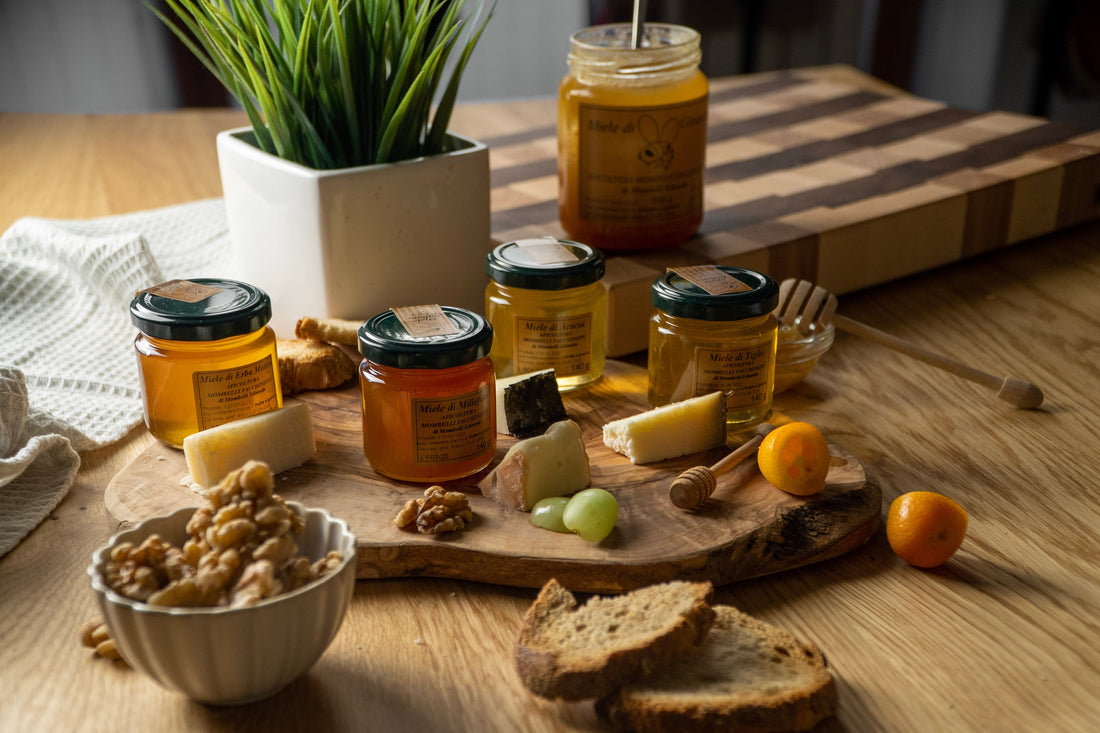 Miele e formaggi con il kit di 4 mieli di Apicoltura Mombelli